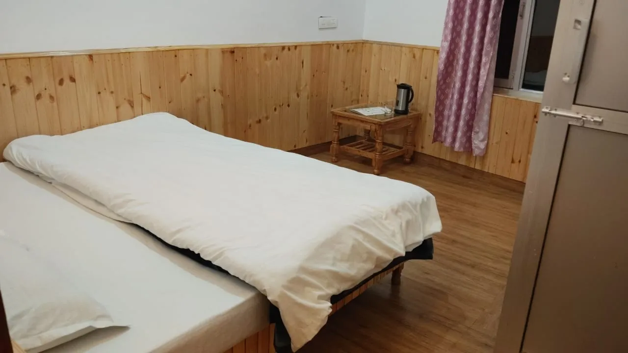 360 View Home Stay Sissu thumbnail 2
