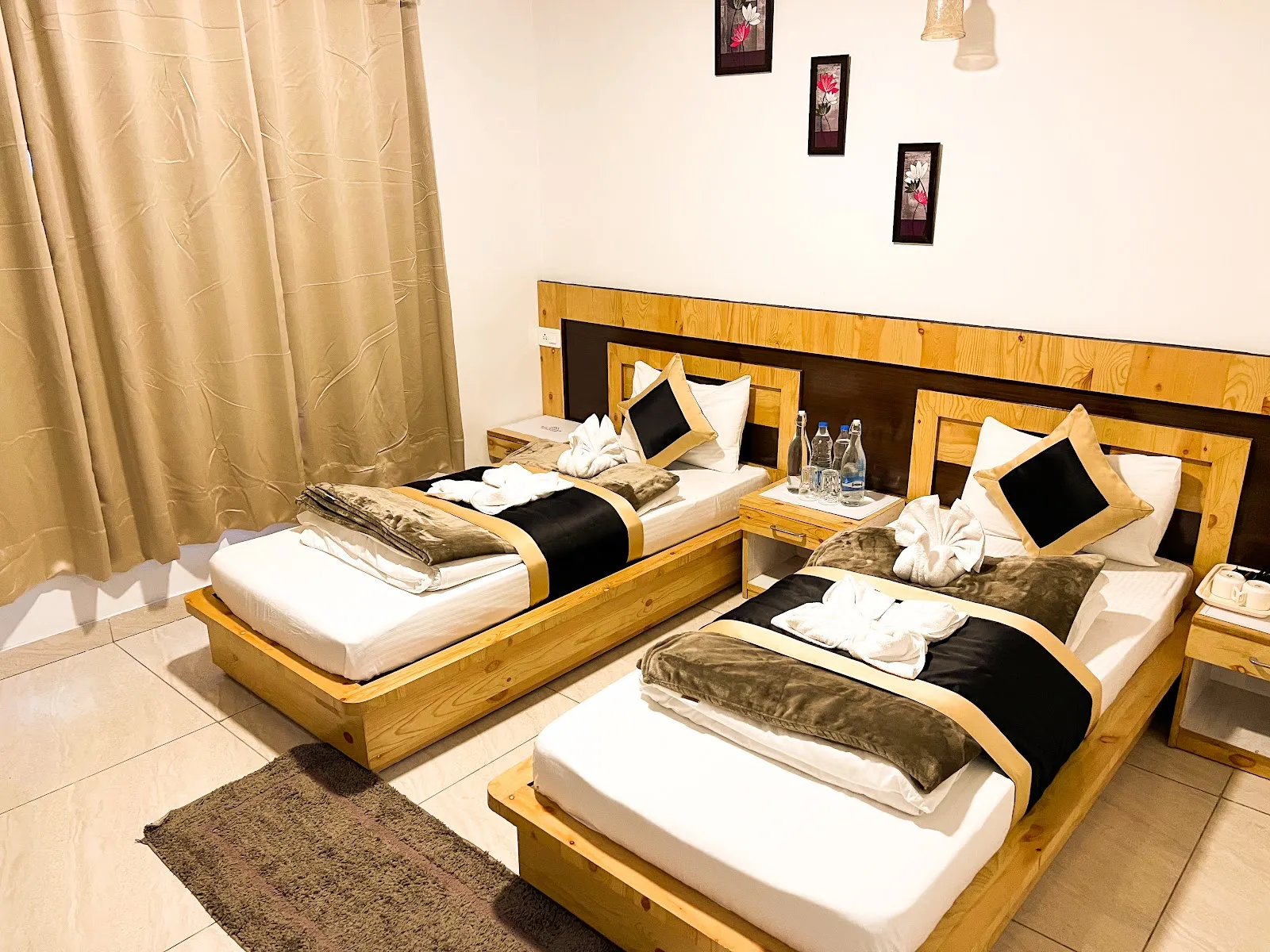 Blue Mountain Hotel & Cafe thumbnail 2