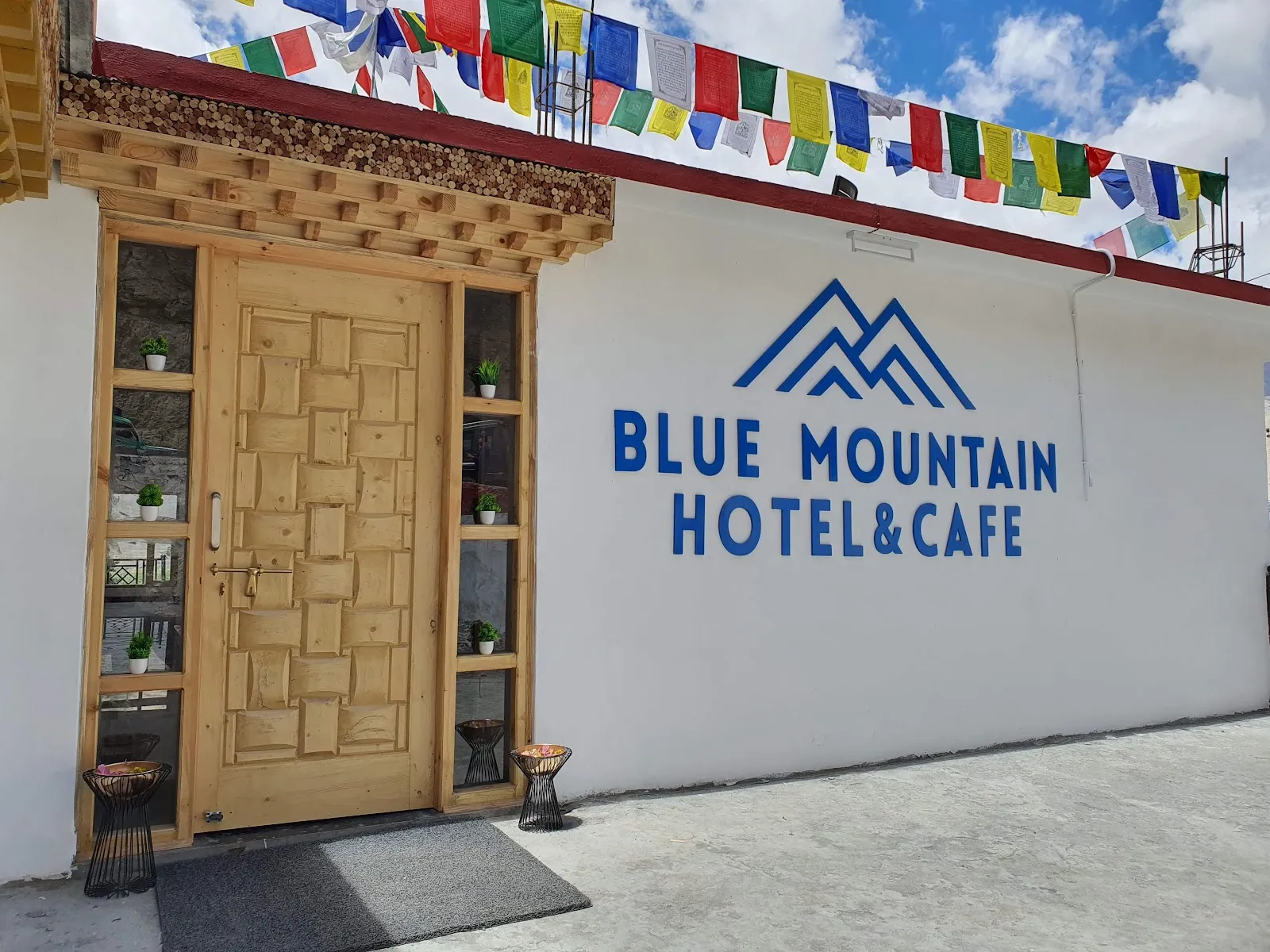 Blue Mountain Hotel & Cafe thumbnail 5