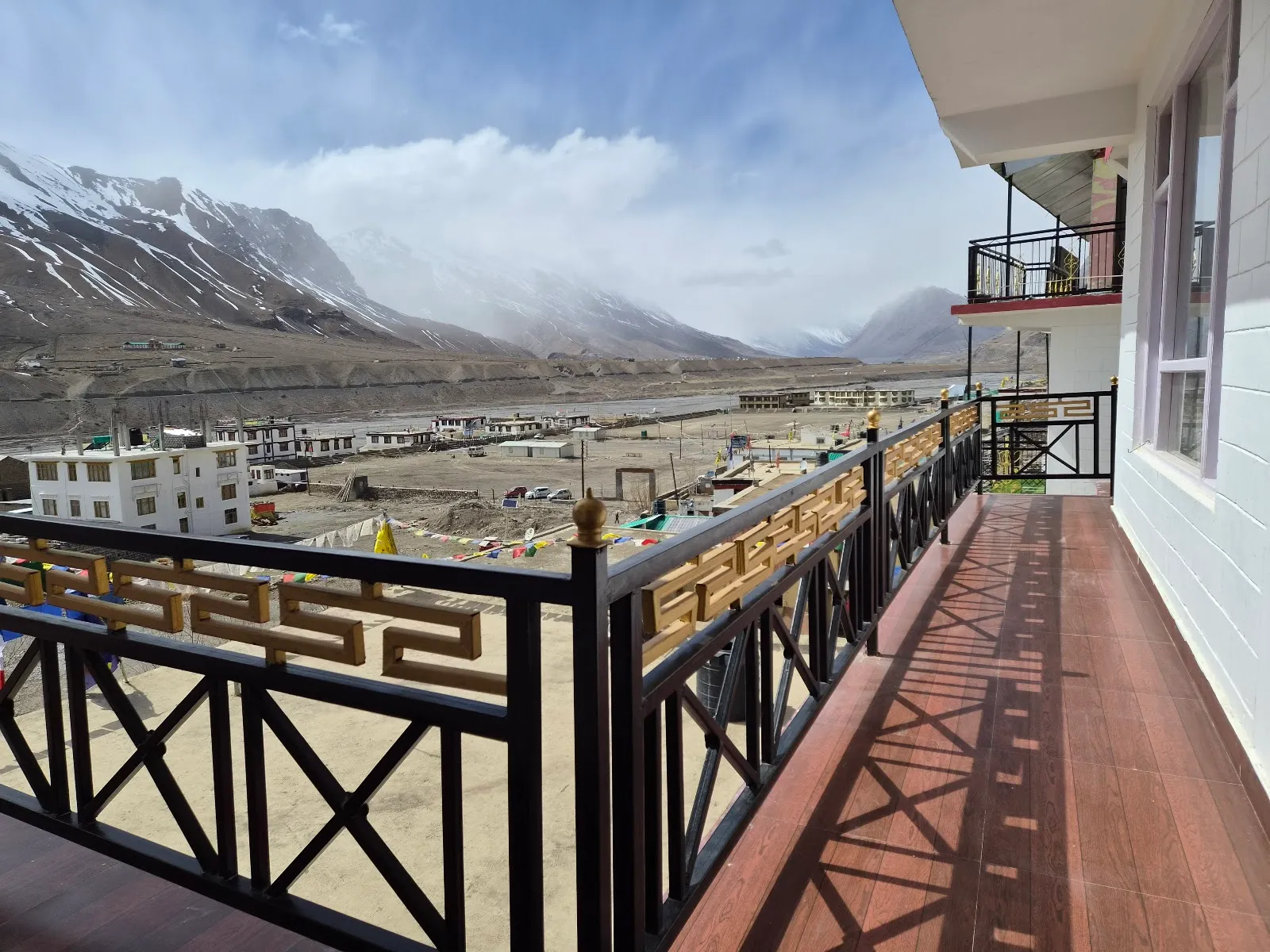 Dhue Gu Yangkhil Him Shelter, Kaza