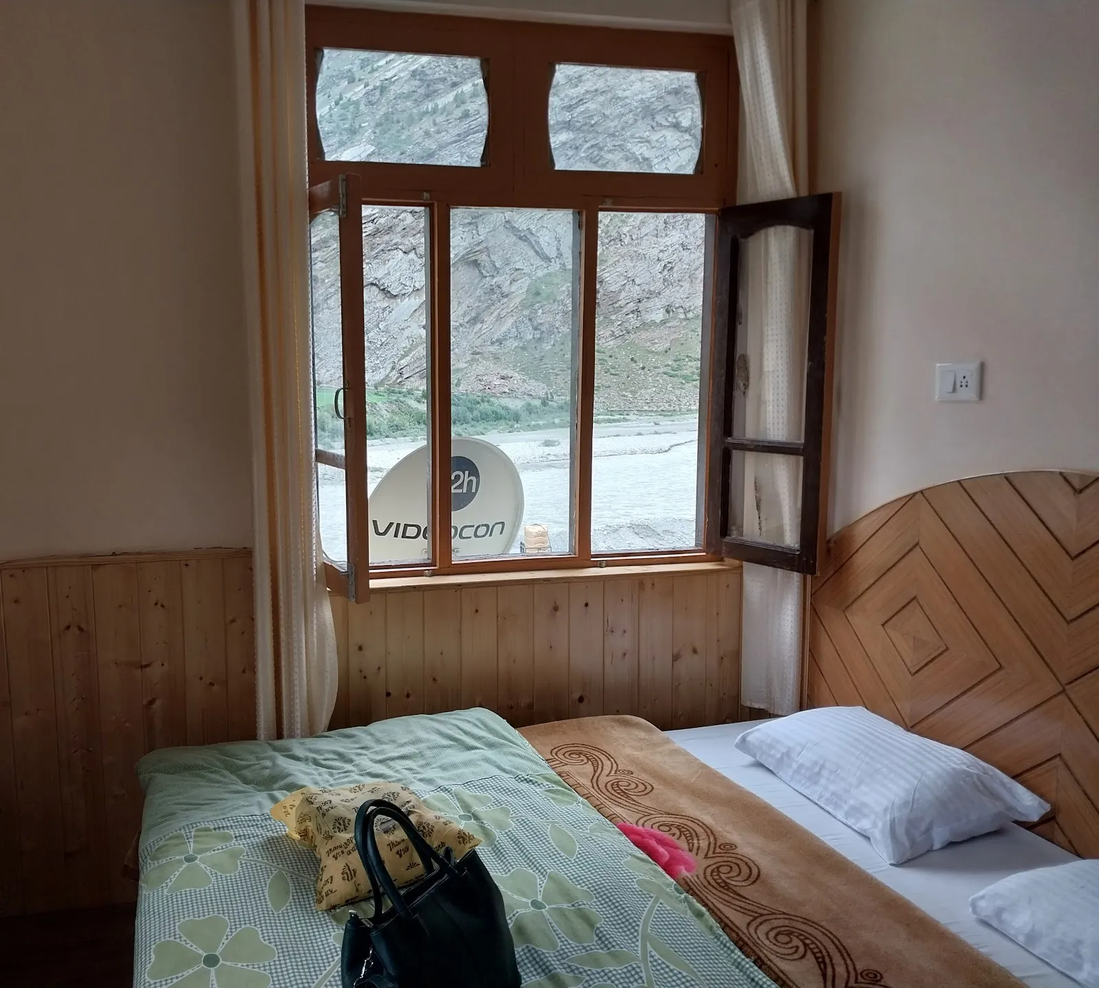 Hotel Bhaga River View thumbnail 2