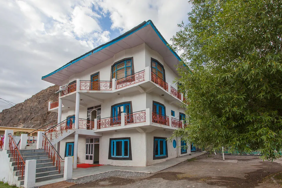 Hotel Sakya Kunphen, Kaza