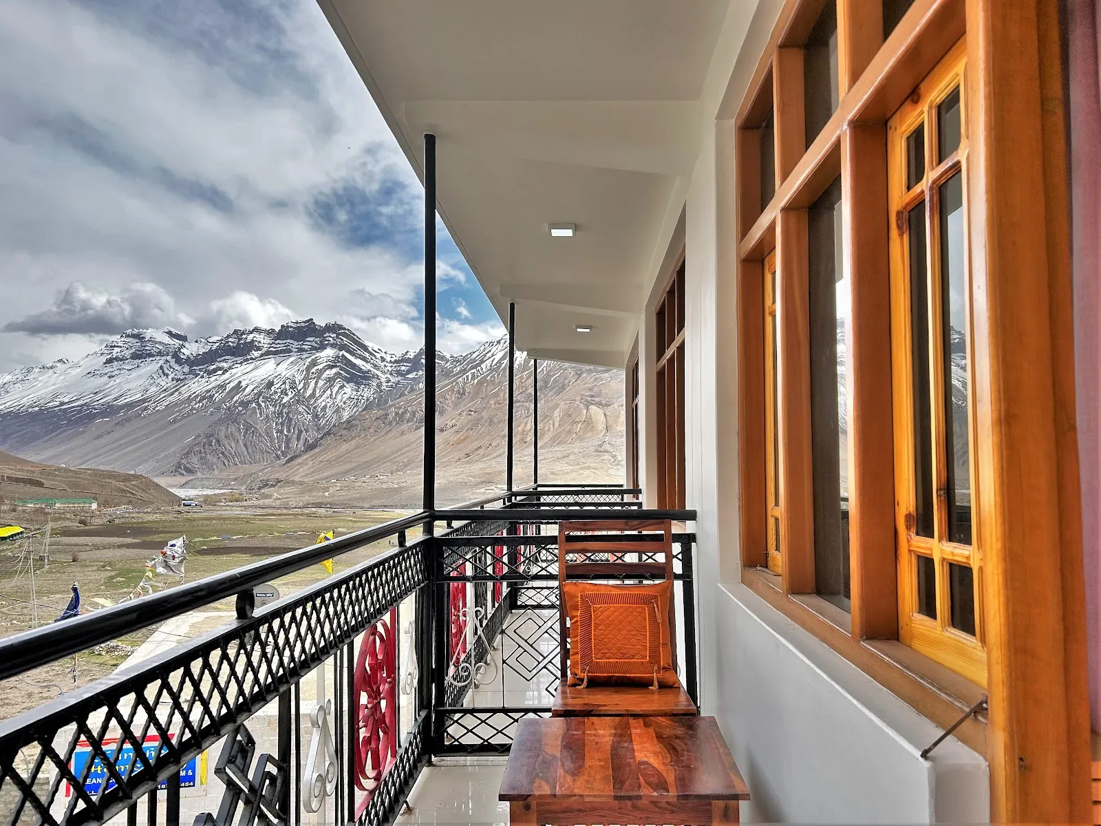 Hotel White House, Kaza
