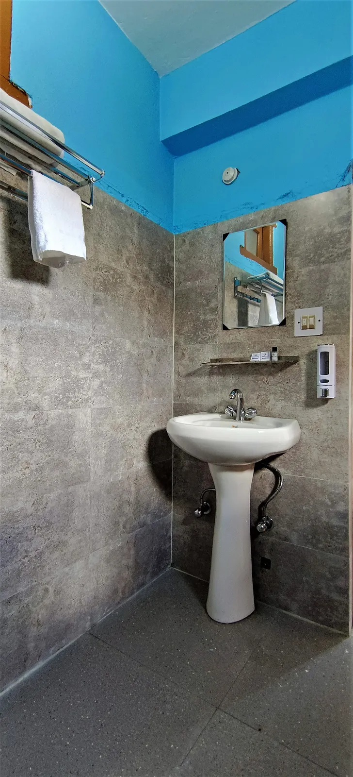 Hotel Winter White Spiti thumbnail 6