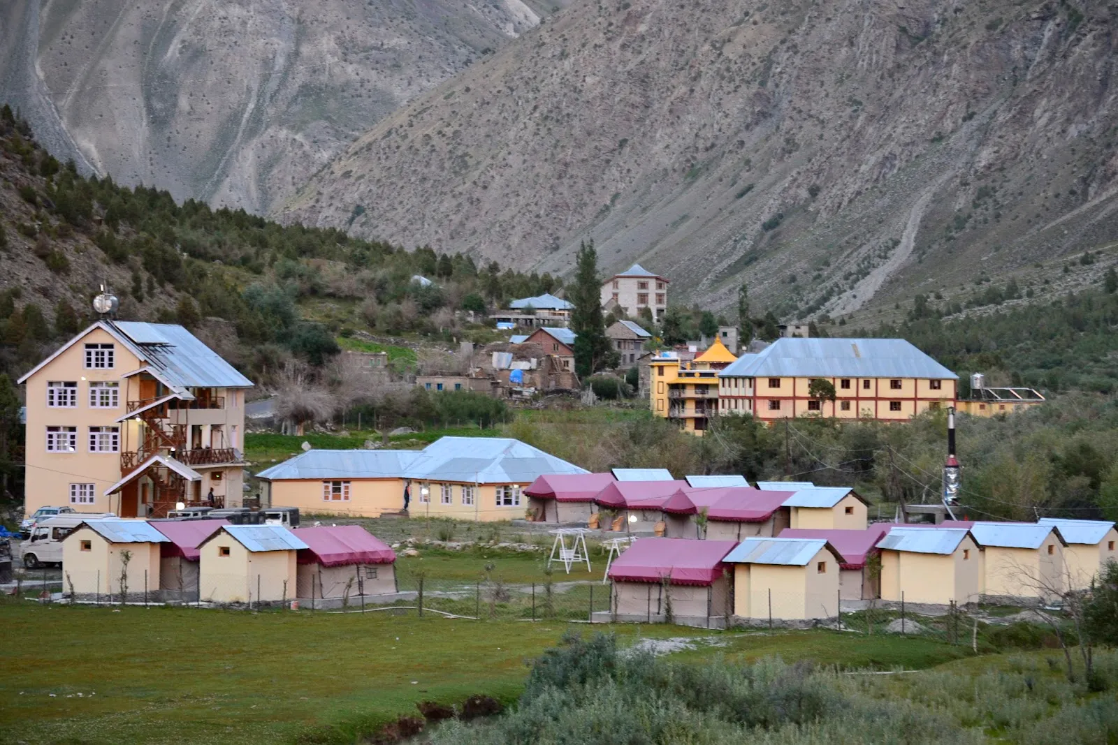 Padma Lodge & Cottages — Riverbank lodge & tents near Jispa