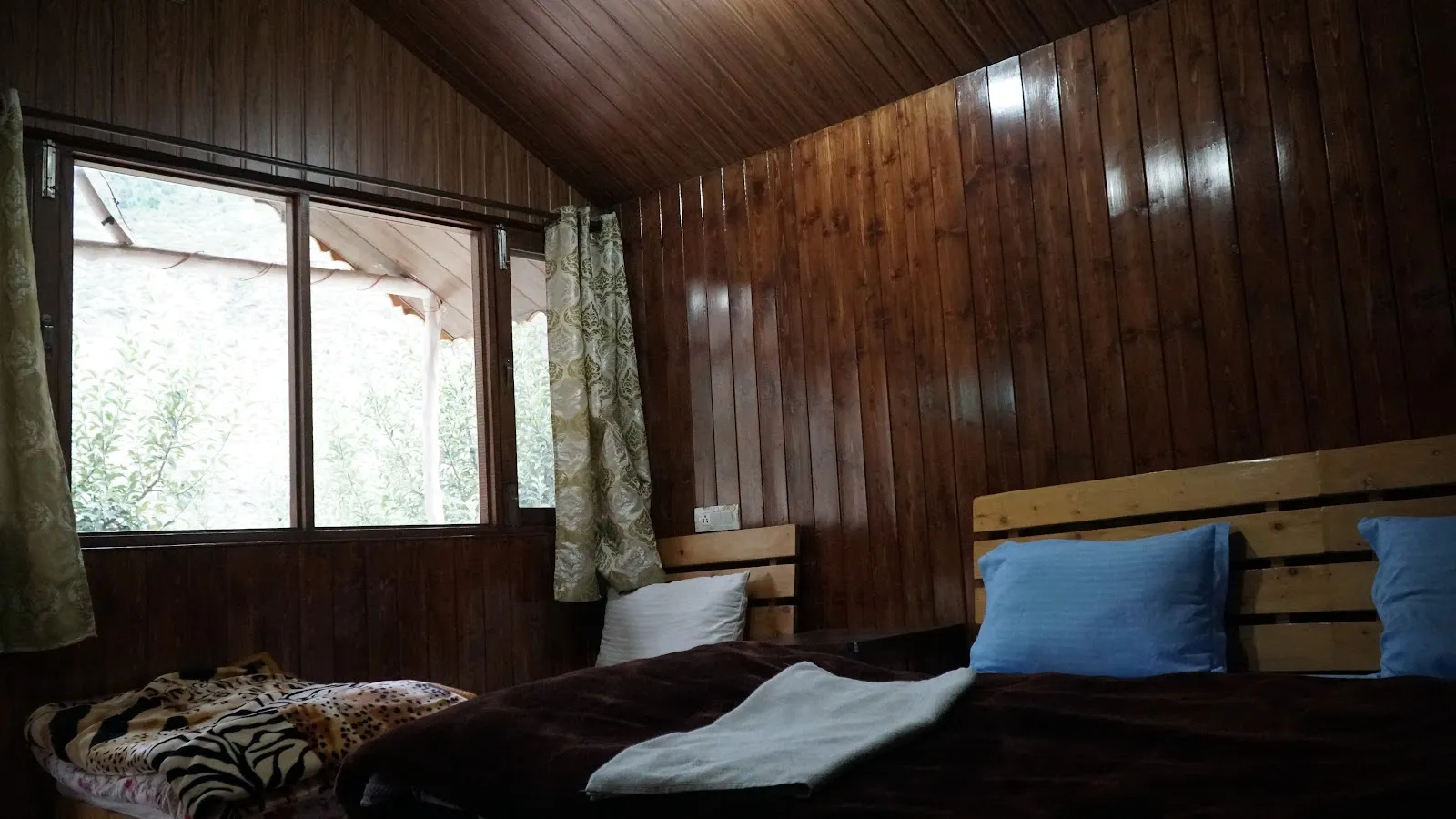 Tandi Sarai Huts thumbnail 2