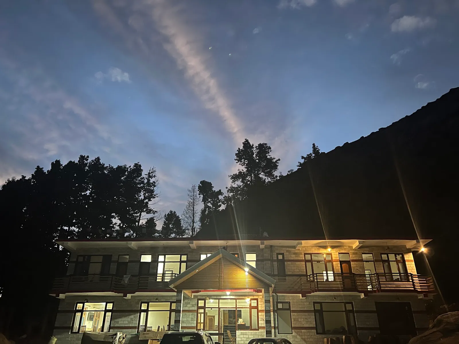 The Bulevar Alpine, Sissu